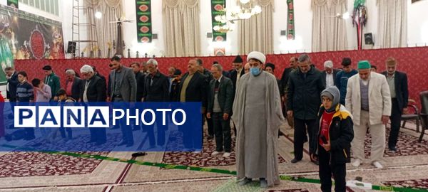 نماز جماعت در شب میلاد حضرت علی(ع) در خلیل آباد