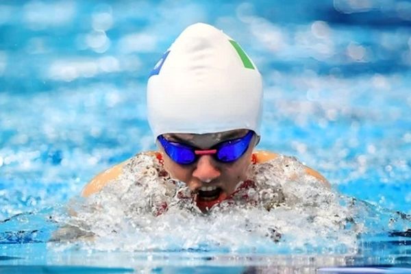 شنا،راهی مؤثر برای کاهش استرس و افزایش اعتماد‌به‌نفس است 