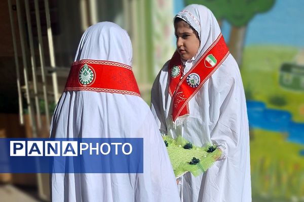  آیین پرچم‌گردانی به یاد امام حسین(ع) در مدارس فیروزکوه