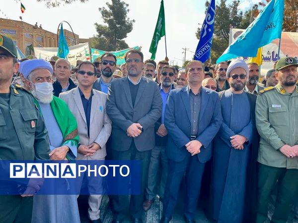 آبان بیداری؛ گام های استوار نسل جوان در مسیر عزت و استقلال