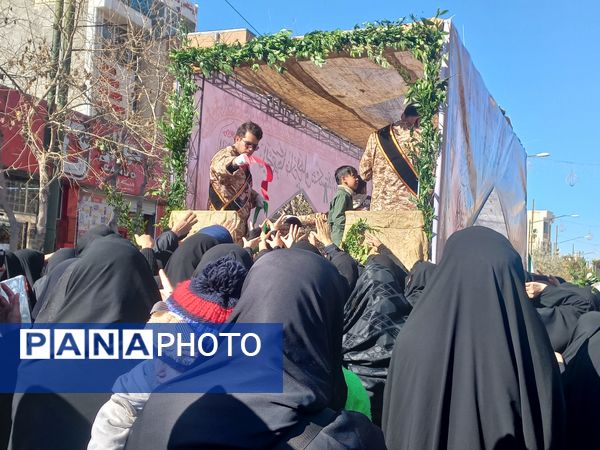 تشییع پیکرشهداى گمنام در شهرکرد 