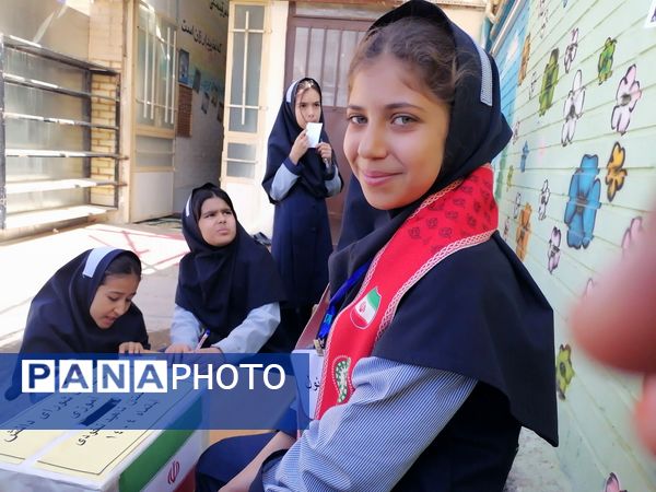 مراسم انتخابات شورای دانش آموزی در دبیرستان ناهید نخودی 