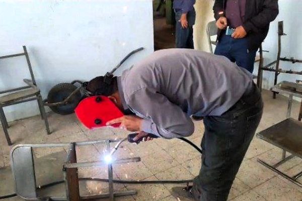 هنرستان شهید بهشتی عجب‌شیر میزبان کارگاه نوآورانه آموزش ساخت صندلی