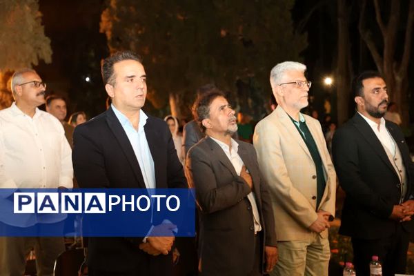 شب حماسه و اندیشه در جهان باغ تاریخی فین کاشان 