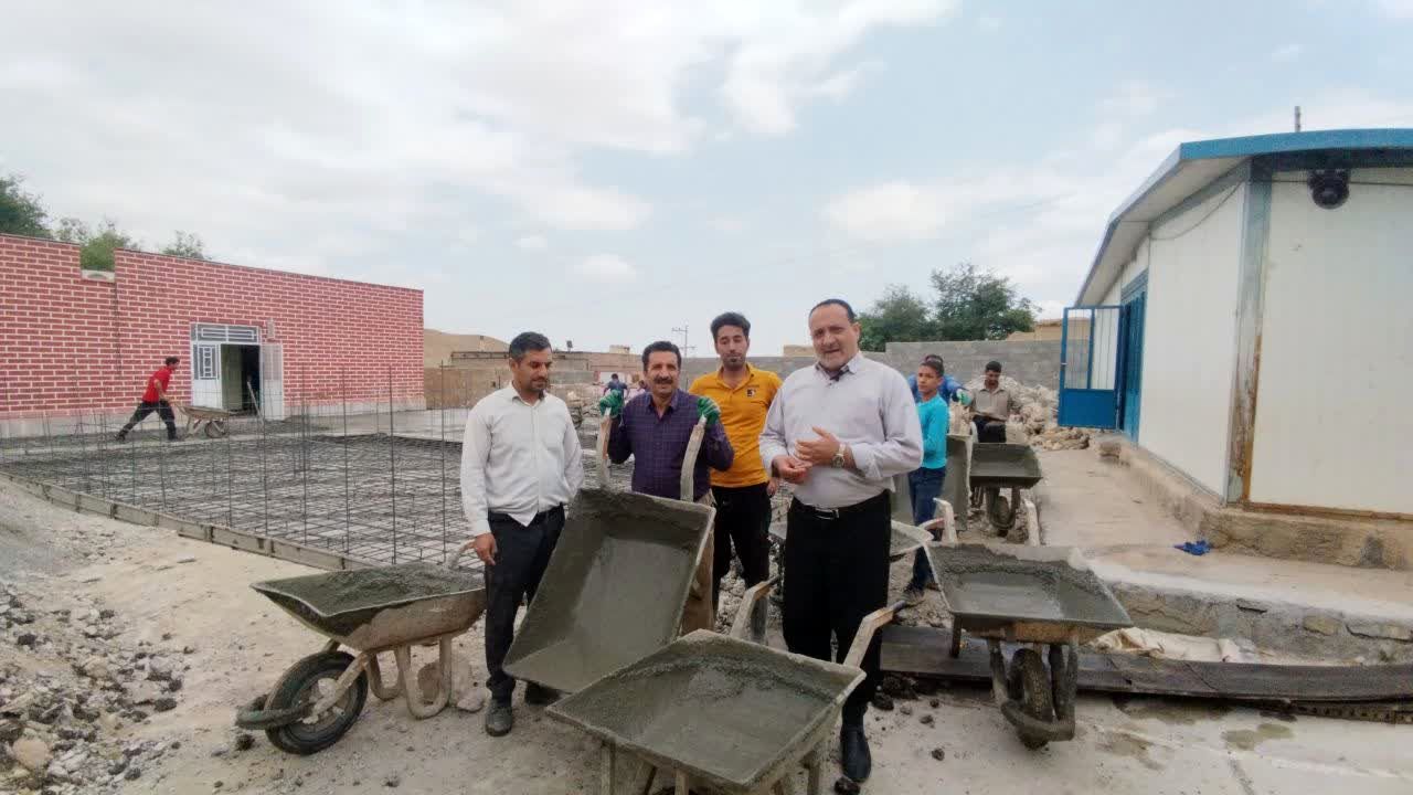 آغاز بتن‌ریزی مدرسه شهید ذوالفقاری در روستای احمد آباد