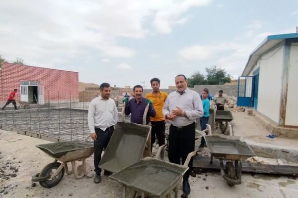 آغاز بتن‌ریزی مدرسه شهید ذوالفقاری در روستای احمد آباد