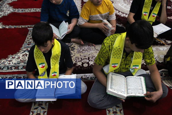 مراسم معنوی اعتکاف دانش‌آموزان پسر یزدی در فهرج