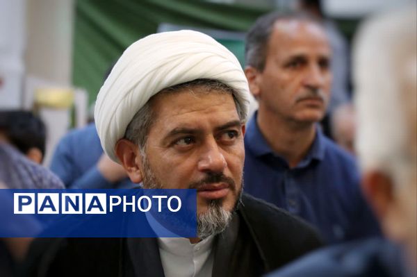 پرچم متبرک امام رضا (ع) در جشن ولادت امام رئوف در مسجد امام حسن عسکری (ع) بجنورد 
