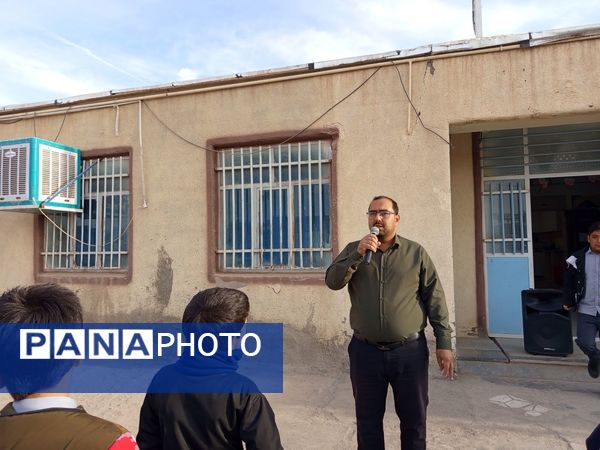 مراسم صبحگاهی در مدرسه پسرانه برادران ابراهیمی نیا