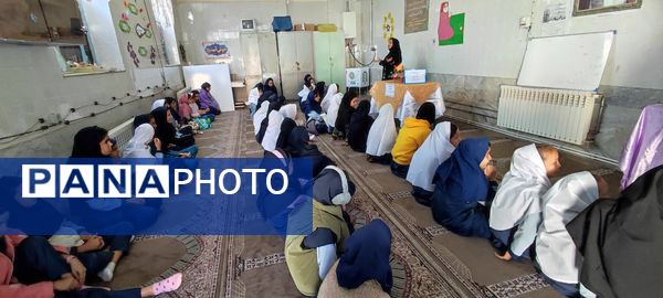 کارگاه آموزشی دانش‌آموزان در هفته پدافند غیرعامل (پدافند زیستی) در مدرسه شهید خاقانی شهرستان شیروان