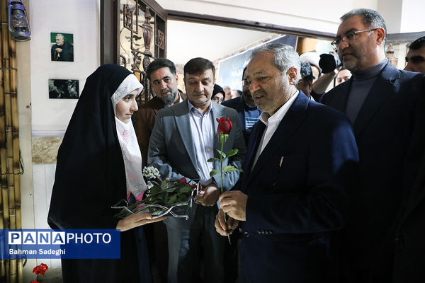 آیین تجهیز ۴۰۰۰ کتابخانه کلاسی با حضور وزیر آموزش و پرورش