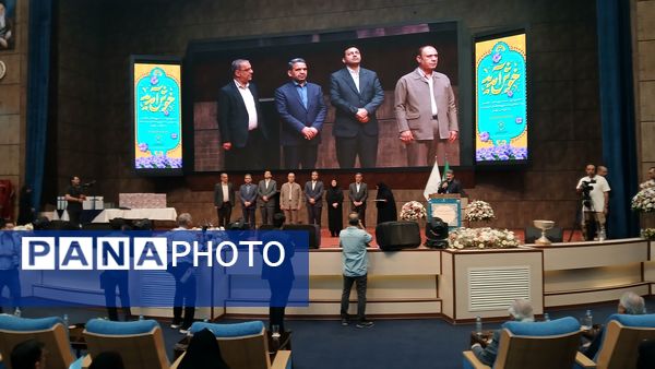 معلم قلب تپنده پایتخت دانایی