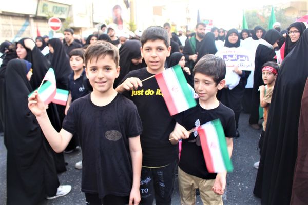 حماسه حضور نوجوانان کفن‌پوش قمی در راهپیمایی «عهد خون»