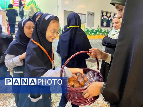جشن ولادت حضرت زینب (س) و روز پرستار در دبستان المهدی ناحیه ۲ کرج