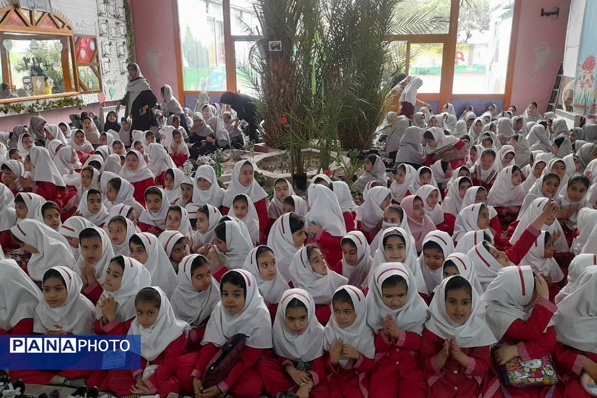 جشن روز معلم در دبستان راهیان نور ناحیه دو شهرری