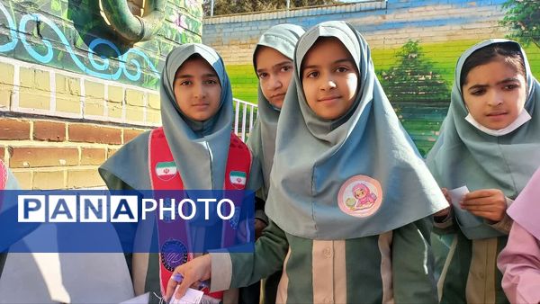 انتخابات شورای دانش آموزی در دبستان شاهد تحقیقی ناحیه 6