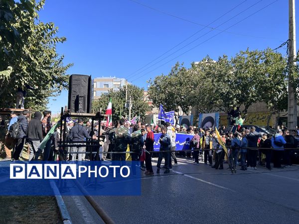 راهپیمایی ۱۳ آبان مدرسه شهید رجایی یک بجنورد