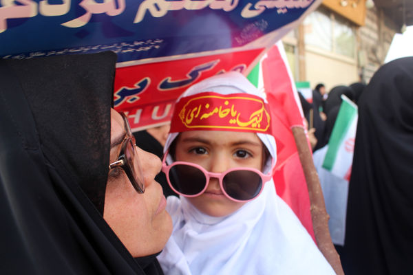 حماسه حضور نوجوانان کفن‌پوش قمی در راهپیمایی «عهد خون»