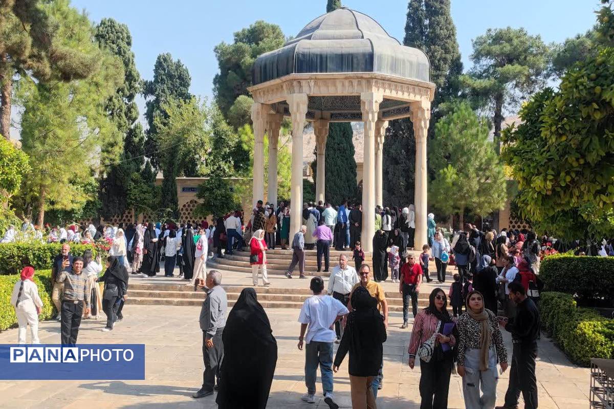 روز بزرگداشت حافظ، شاعر پرآوازه و لسانالغیب