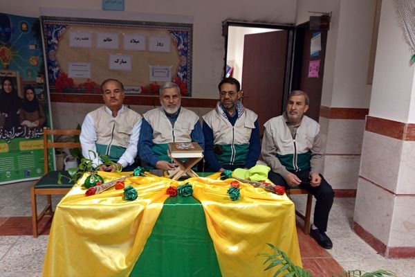 جشن روز مادر و ولادت حضرت زهرا(س) در دبیرستان کریمی شیرازی‌ها با حال‌وهوای چهارشنبه‌های امام‌رضایی