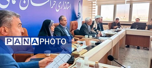نشست بین نسلی دانش‌آموزان دختر منتخب با حضور مشاور وزیر و استاندار 