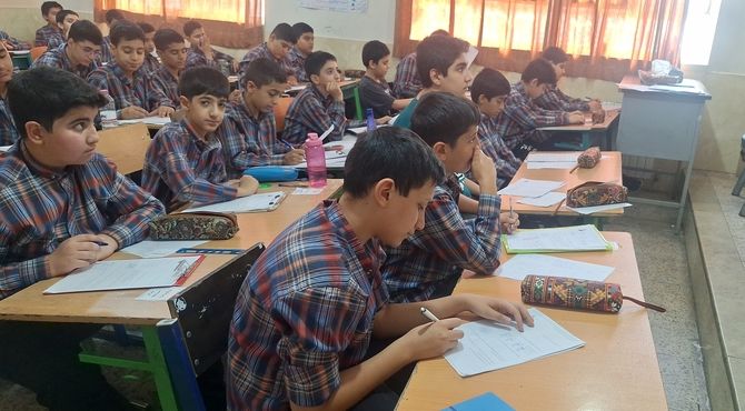 آزمون هماهنگ پایه ششم در آموزشگاه معارف ناحیه ۳شیراز 