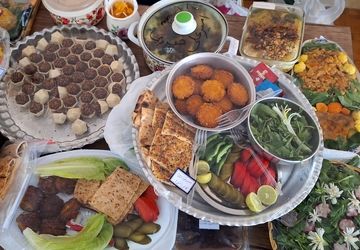جشنواره پاییزه غذاهای سنتی و محلی در دبیرستان شاهد بحرینیان