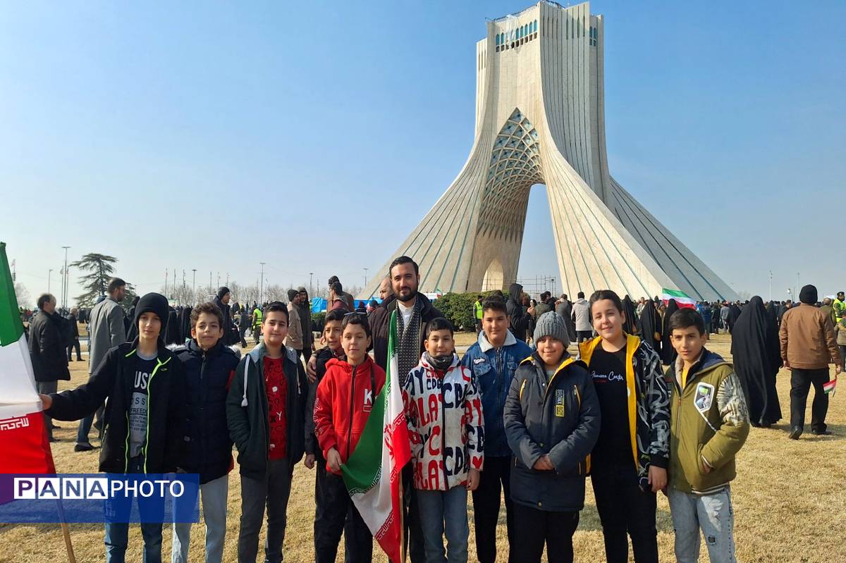 حضور میلیونی ایرانیان در جشن‌ پیروزی انقلاب اسلامی 