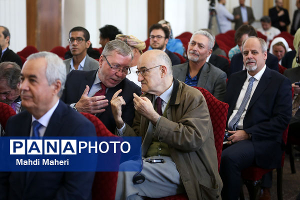 نشست وزیر خارجه با سفرای خارجی مقیم تهران