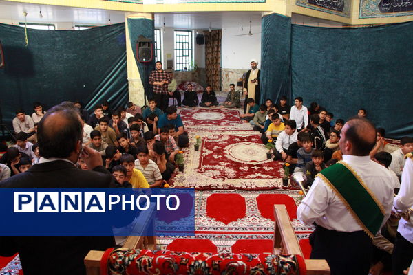 حضور خادمان رضوی در اعتکاف دانش‌آموزی فهرج