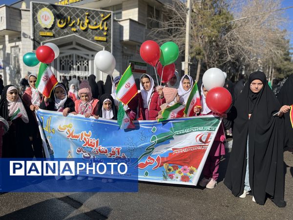حضور دهه نودی‌ها در راهپیمایی 22 بهمن 