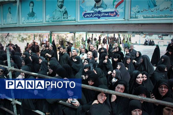 جلوه‌های حزن و خشم در مراسم تشییع شهدا