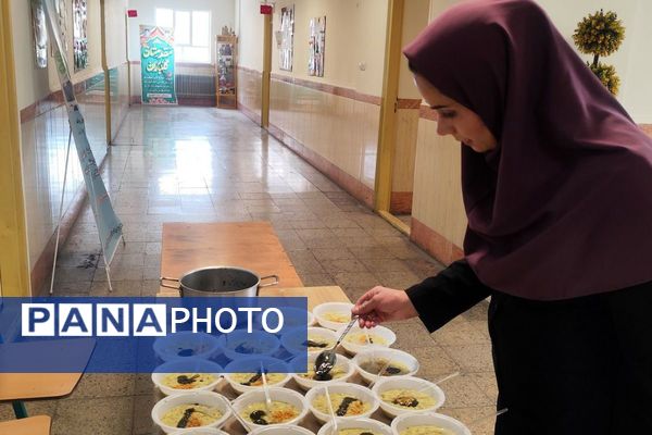 برپایی ایستگاه صلواتی و سفره حضرت فاطمه زهرا (س) در دبستان بنت‌الهدی فیروزکوه