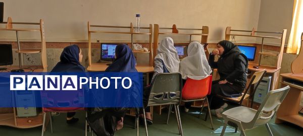 بازدید دانش‌آموزان پیشتاز‌ مدرسه شهید خاقانی از کلاس‌های رایانه کانون سمیه شیروان