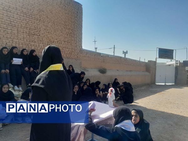 اجرای نمایش عروسکی به مناسبت هفته تربیت بدنی در دبیرستان مادرمهربان خلیل آباد