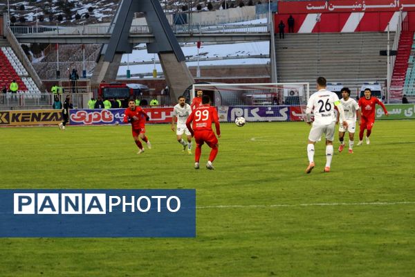 بازی تراکتور و ملوان در تبریز