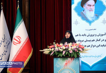 برنامه‌های مدارس شاهد برای ترویج فرهنگ ایثار و ارتقای کیفیت آموزشی ادامه دارد/ هوش مصنوعی یکی از اولویت‌های مهم در برنامه‌های مهارت‌آموزی مدارس شاهد است