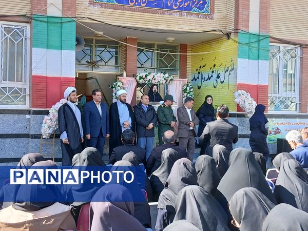 آغاز سال تحصیلی با گرامیداشت یاد و خاطره شهیدان در مدرسه فاطمیه شهرستان چاراویماق 