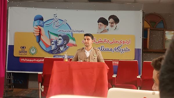 کلاس آموزش فن بیان برای دانش‌آموزخبرنگاران اردوی ملی مسئله‌محور پسران پانا