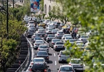 تردد در بزرگراه‌های صدر و حکیم سنگین است