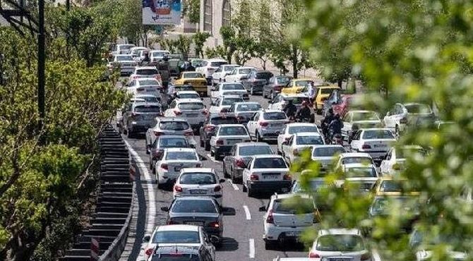 تردد در بزرگراه‌های صدر و حکیم سنگین است