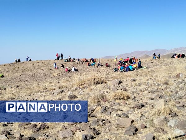 صعود هیات کوهنوردی خراسان شمالی به قله بابا سبز فاروج 