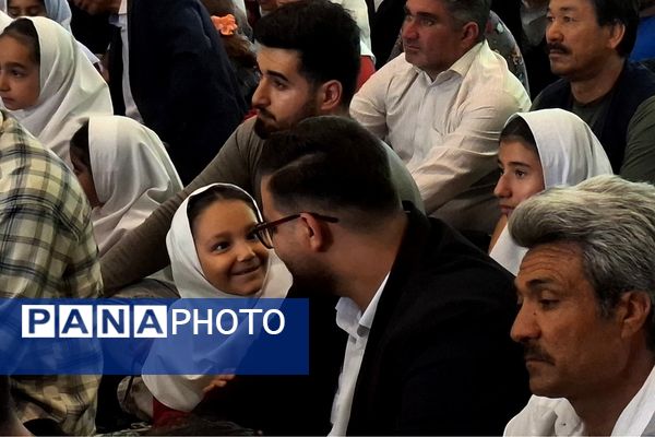  جشن پدر و دختری در دبستان مالک اشتر ملارد در دهه کرامت پیوند مهر را طنین انداز کرد 