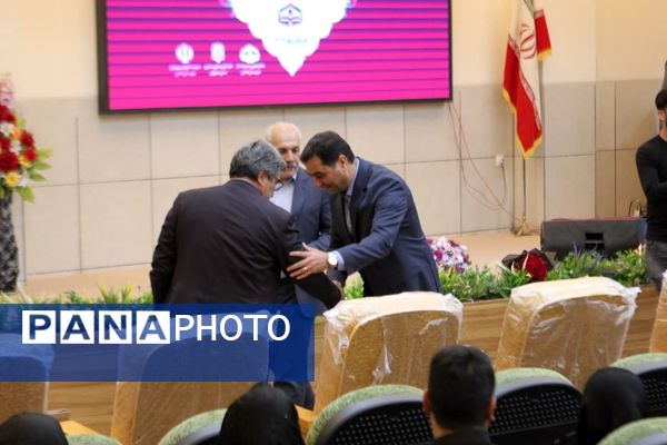 آیین کلنگ‌زنی ۱۶ مدرسه خیرساز در کاشان؛ مشارکت مردمی، حمایت دولتی