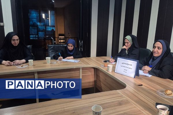 جلسه توانمندسازی نیروی های جدید الاستخدام حوزه پرورشی اداره آموزش و پرورش کهریزک 