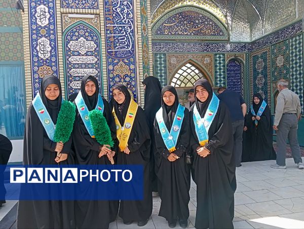 خادمان کوچک، ارادت بی کران