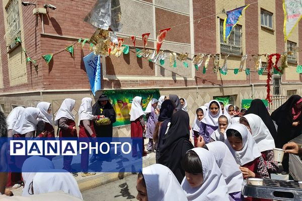 مراسم  پرچم گردانی  بارگاه حضرت علی بن موسی‌الرضا (ع) در مدرسه باهنر ملارد به مناسبت دهه کرامت