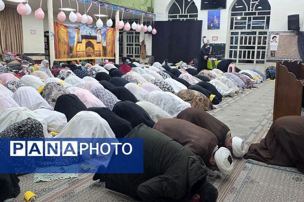 اعتکاف دانش‌آموزی رباط‌کریم با پرچم‌گردانی حضرت ابوالفضل(ع)