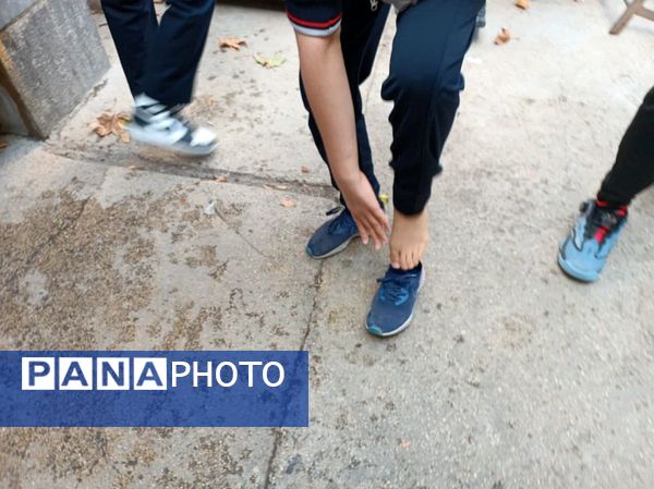 برپایی نماز جماعت ظهر و عصر در آموزشگاه شهید رجایی یک بجنورد