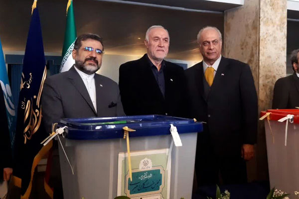 حضور استاندار تهران در شعب اخذ رای انتخابات 1402